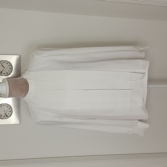 H&M, Off-White, Pleat Front Blouse, Size M, NEW with Tags! - Picture 1 of 10